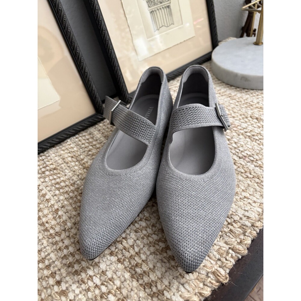 Elegant Gray Women's Flats